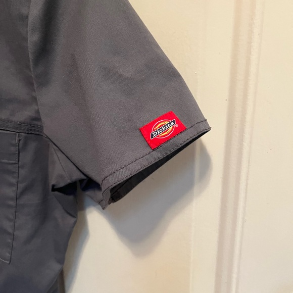 Dickies Scrub Top - Women’s Small - Grey/Gray. Double front pocket. - Picture 2 of 3